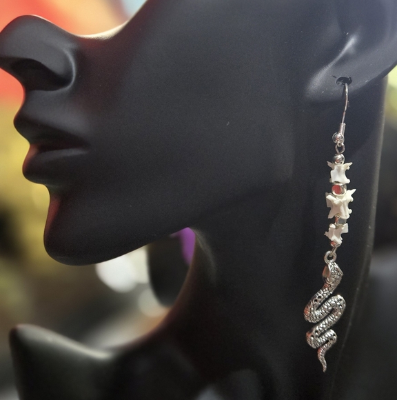 Jewelry made with Snake Vertebrae - Picture 13 of 16